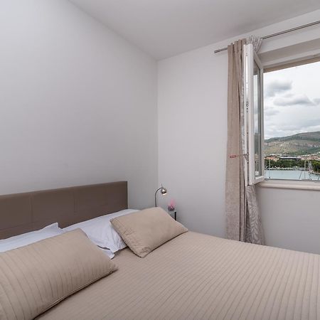 Apartments Maria Трогир Екстериор снимка