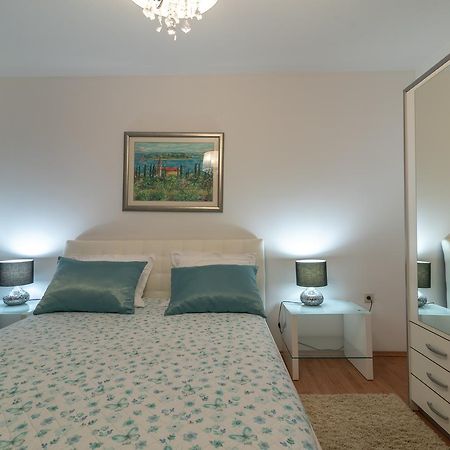 Apartments Maria Трогир Екстериор снимка