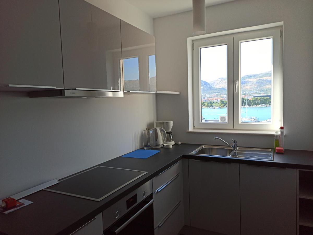 Apartments Maria Трогир Екстериор снимка