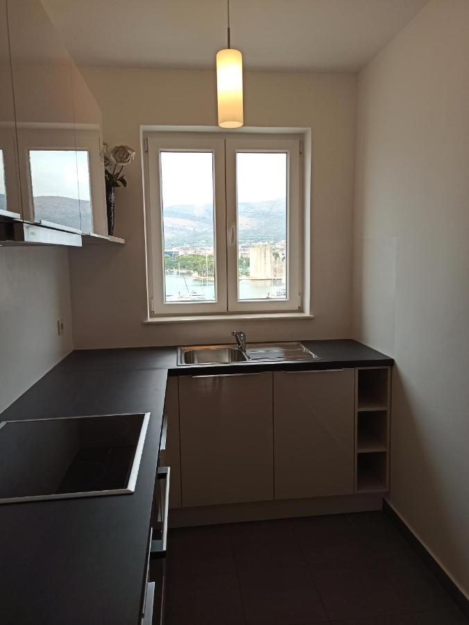 Apartments Maria Трогир Екстериор снимка
