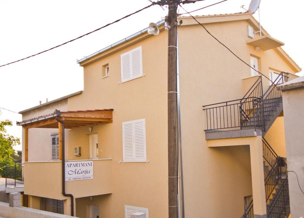Apartments Maria Трогир Екстериор снимка