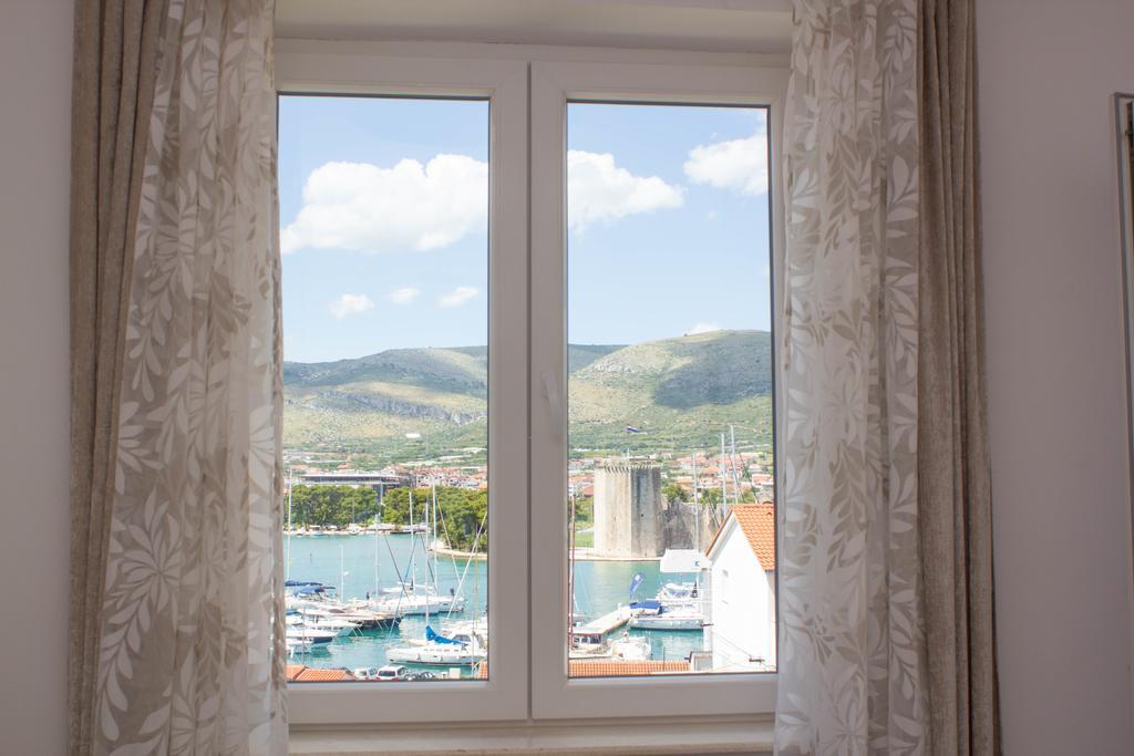 Apartments Maria Трогир Екстериор снимка