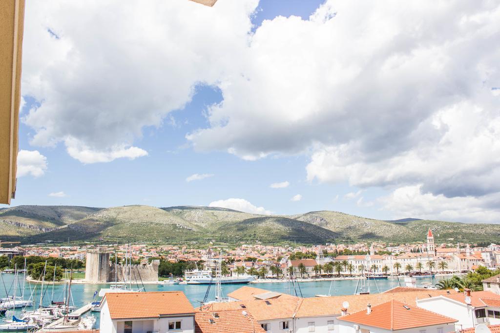 Apartments Maria Трогир Екстериор снимка