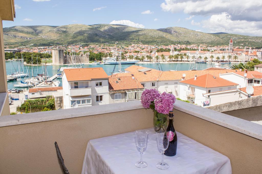 Apartments Maria Трогир Екстериор снимка