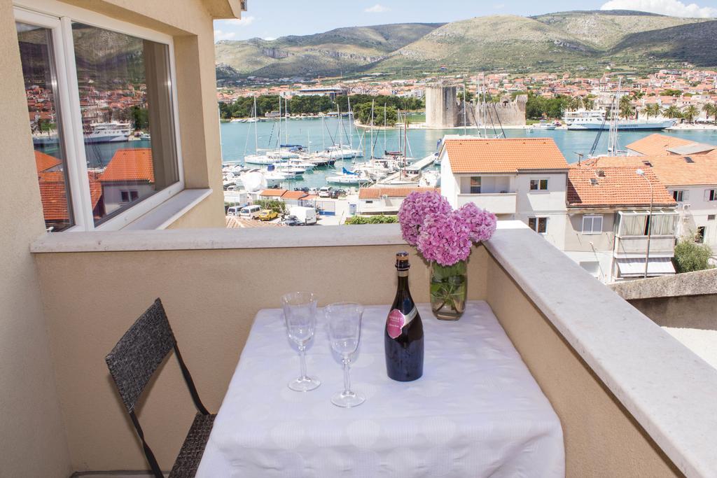 Apartments Maria Трогир Екстериор снимка