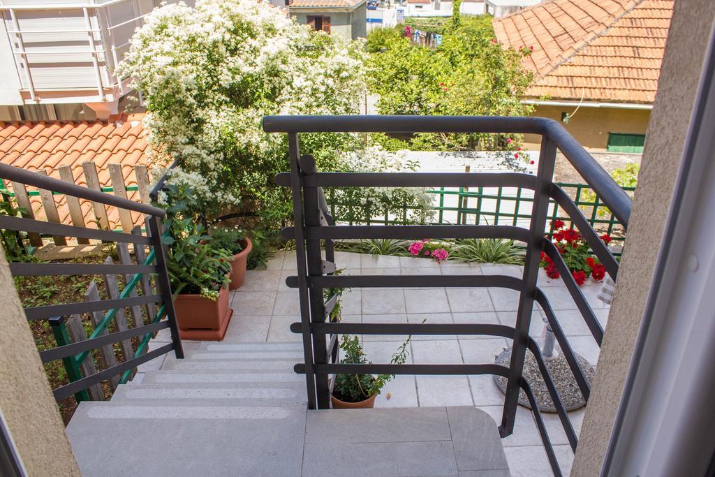 Apartments Maria Трогир Екстериор снимка