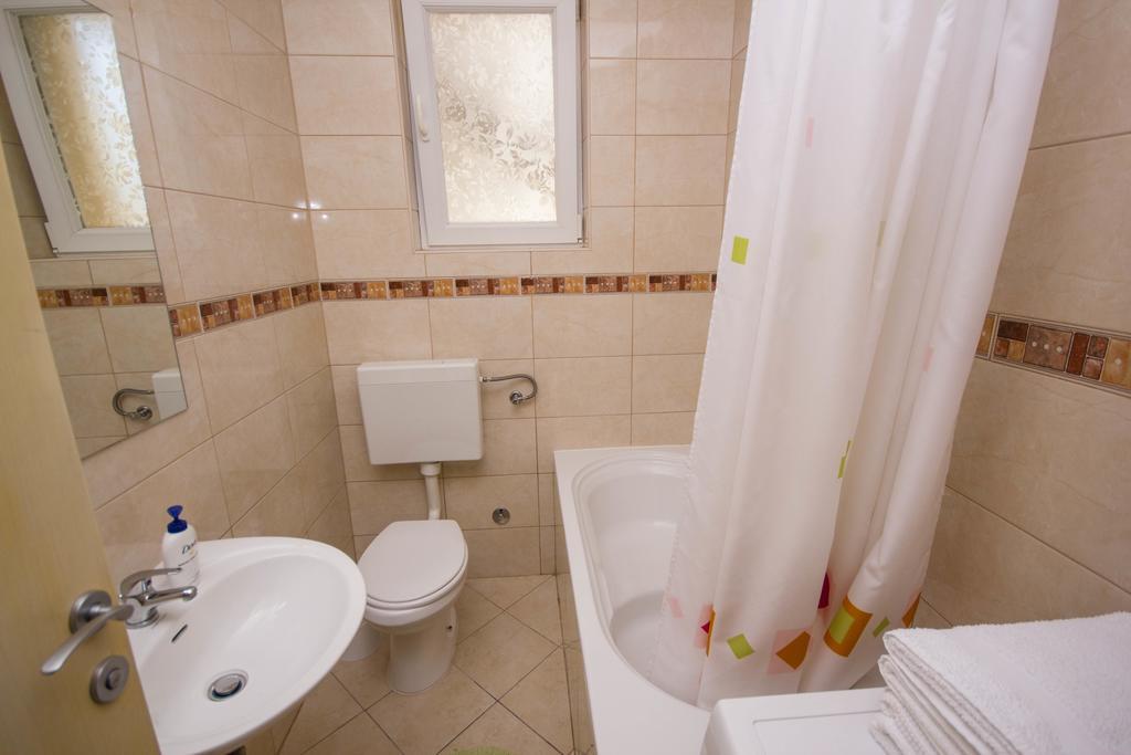 Apartments Maria Трогир Екстериор снимка