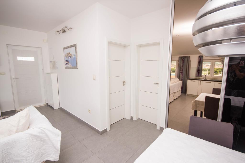 Apartments Maria Трогир Екстериор снимка