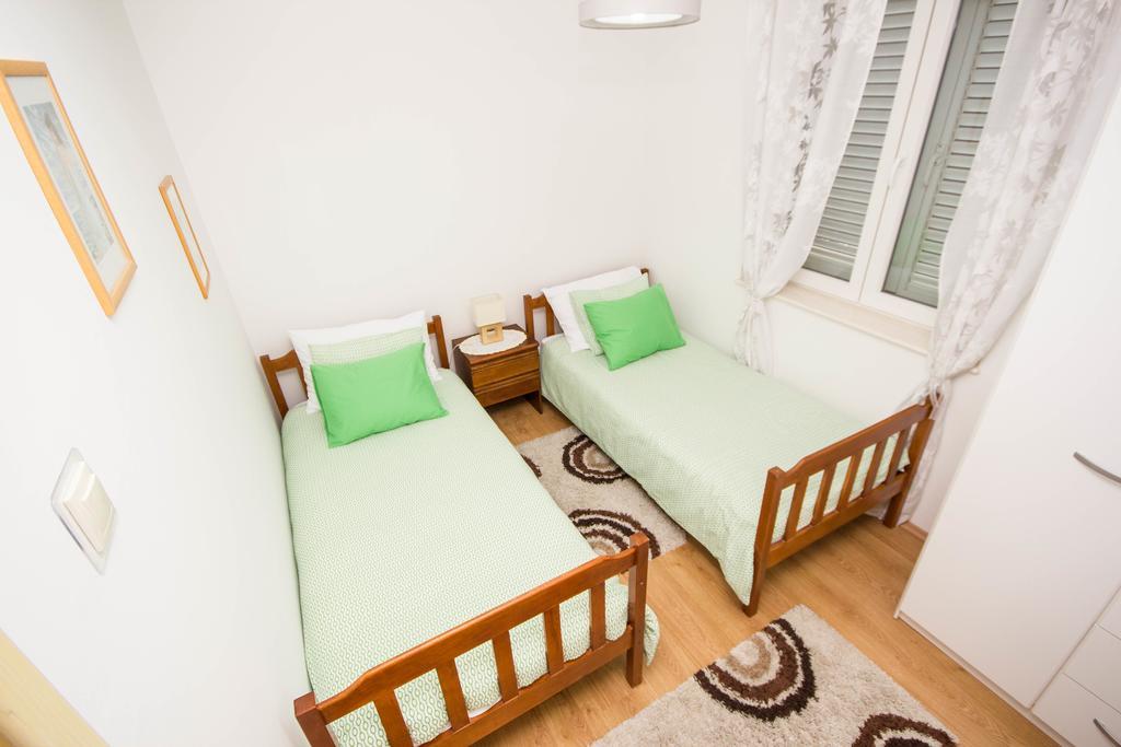 Apartments Maria Трогир Екстериор снимка