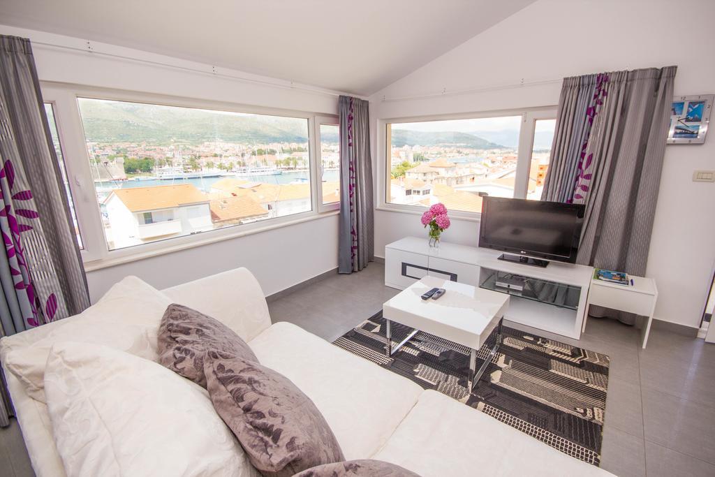Apartments Maria Трогир Екстериор снимка
