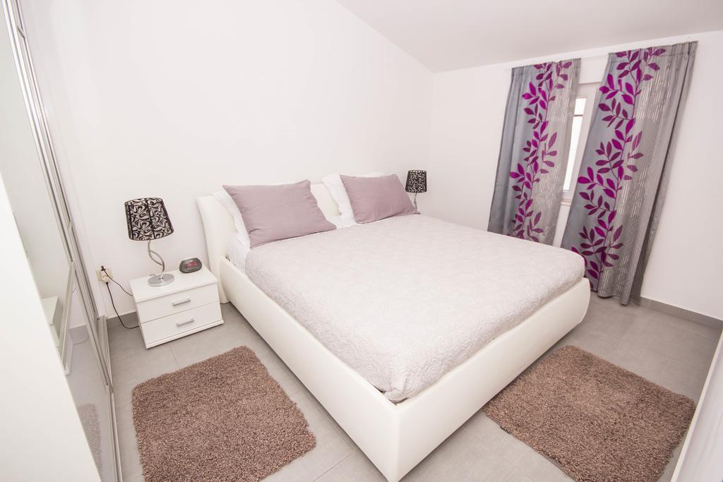 Apartments Maria Трогир Екстериор снимка