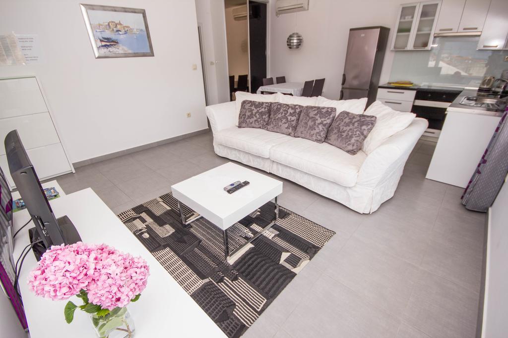 Apartments Maria Трогир Екстериор снимка