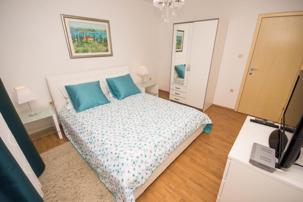 Apartments Maria Трогир Екстериор снимка