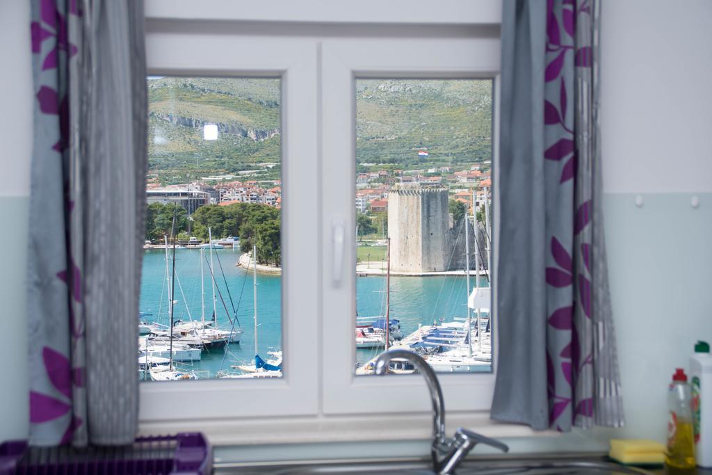Apartments Maria Трогир Екстериор снимка
