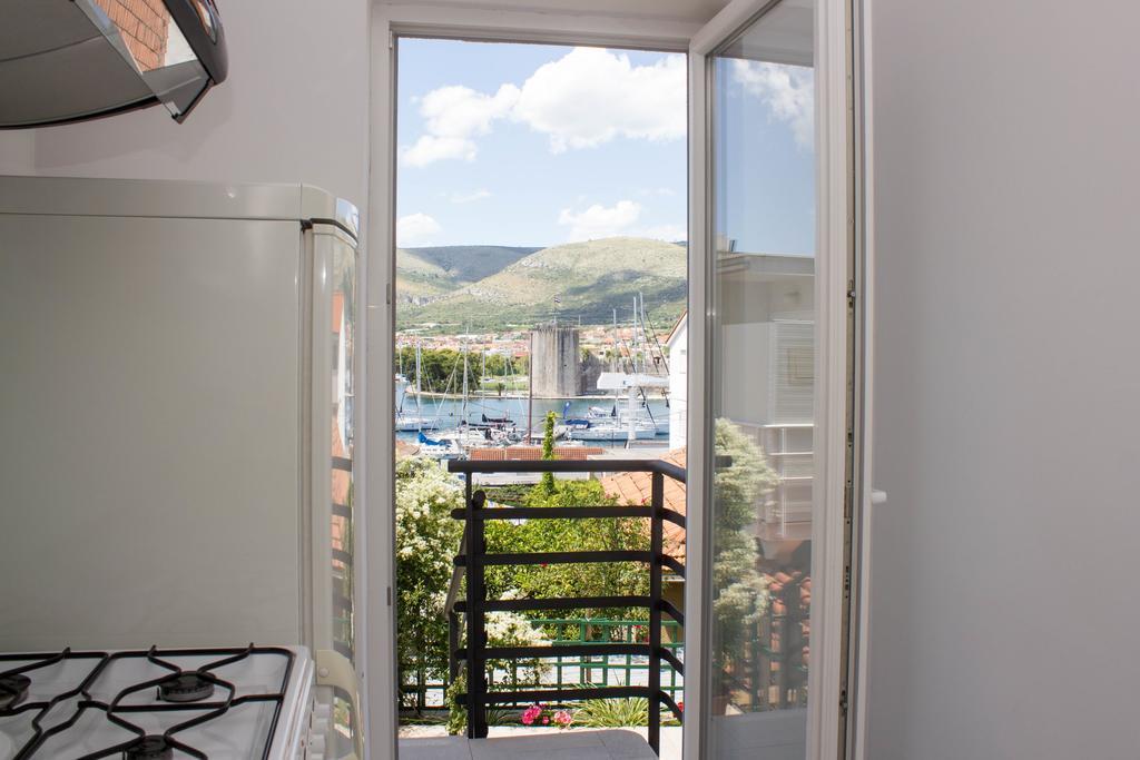 Apartments Maria Трогир Екстериор снимка