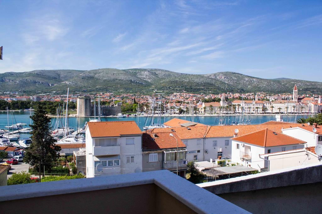 Apartments Maria Трогир Екстериор снимка