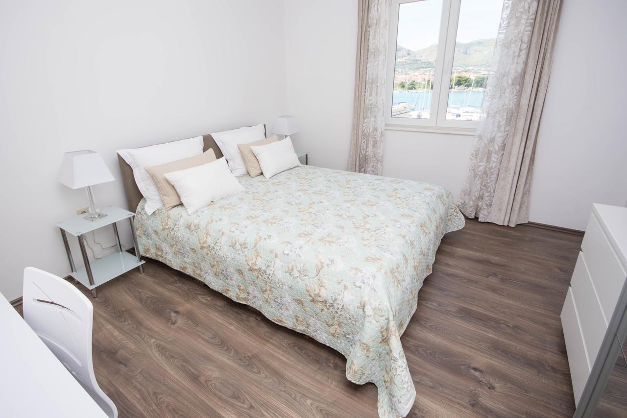 Apartments Maria Трогир Екстериор снимка