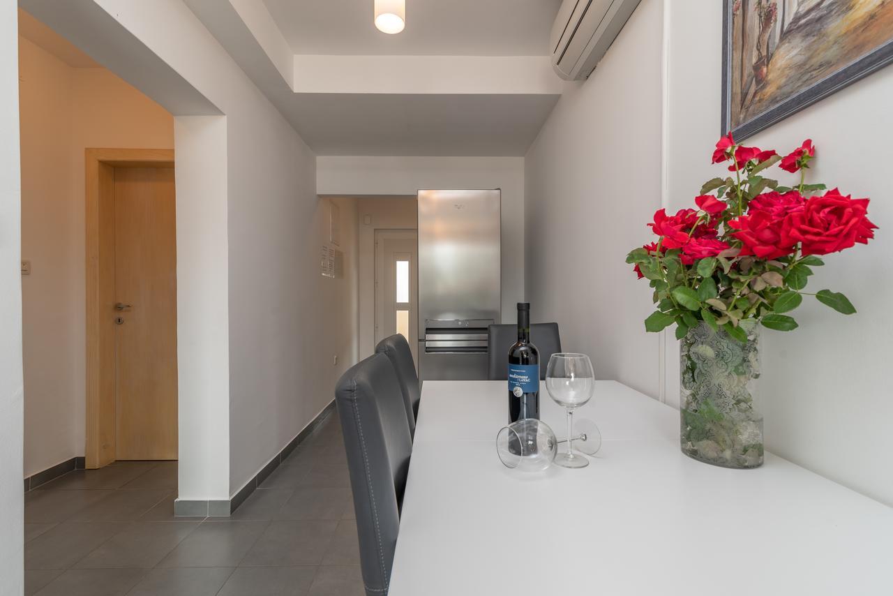 Apartments Maria Трогир Екстериор снимка
