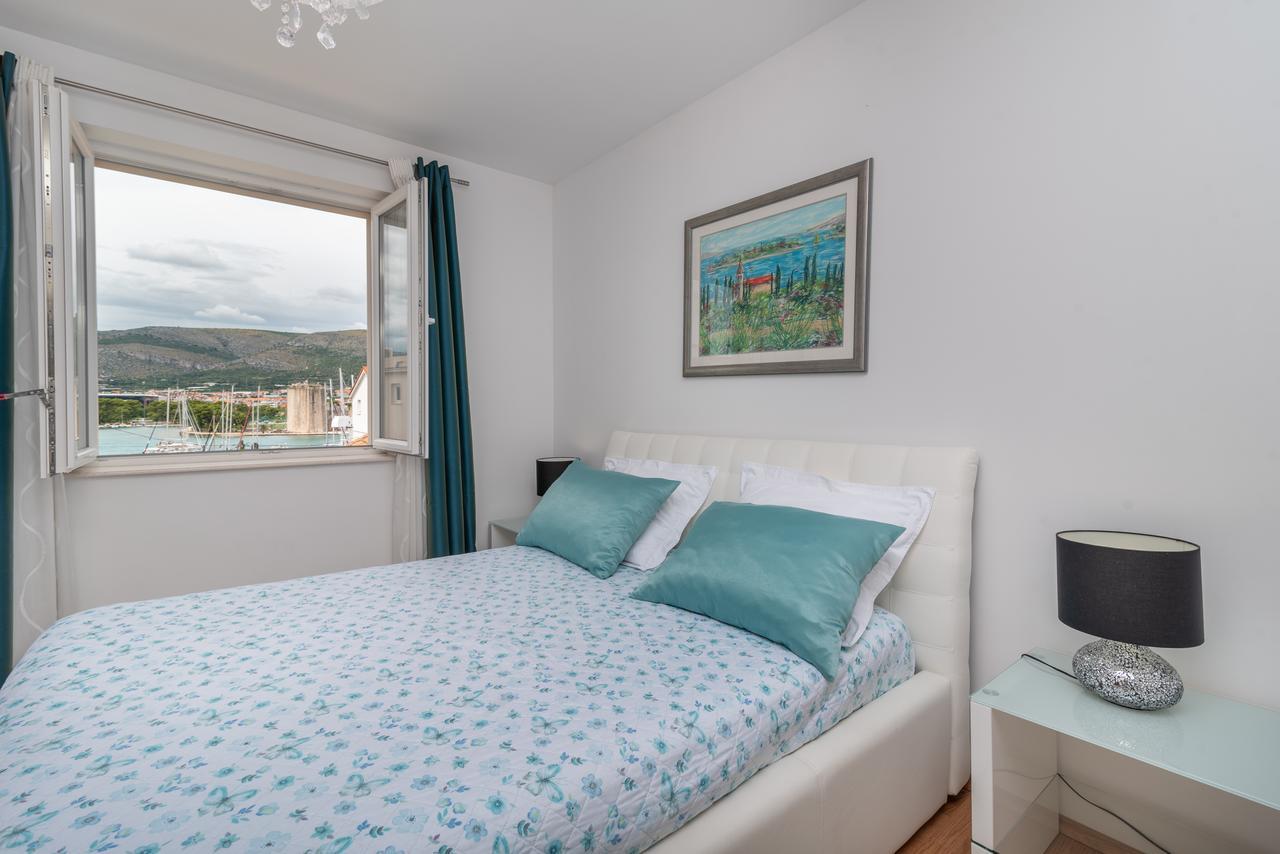 Apartments Maria Трогир Екстериор снимка