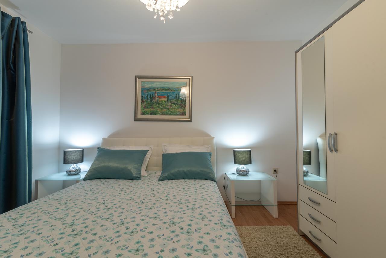 Apartments Maria Трогир Екстериор снимка