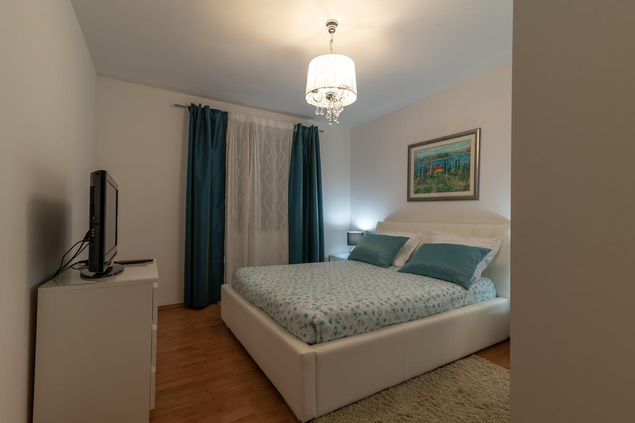 Apartments Maria Трогир Екстериор снимка