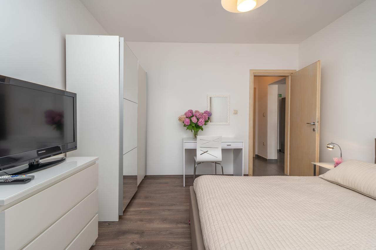 Apartments Maria Трогир Екстериор снимка