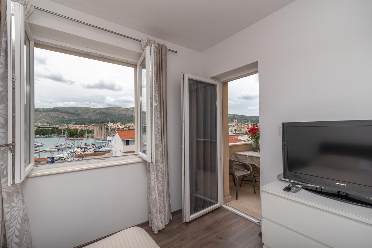 Apartments Maria Трогир Екстериор снимка