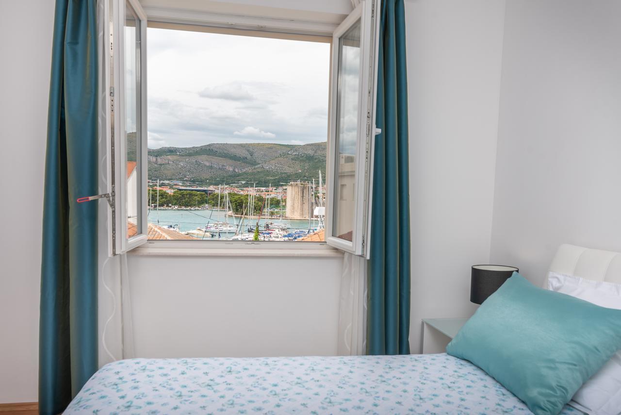 Apartments Maria Трогир Екстериор снимка